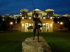 正在忙于事业的同